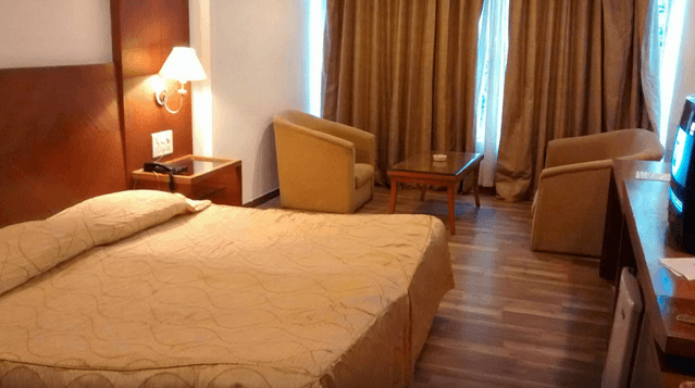 Cheap hotel deals in an Executive suite at the Hotel Jammu Ashok in Jammu, India | Secret Flying