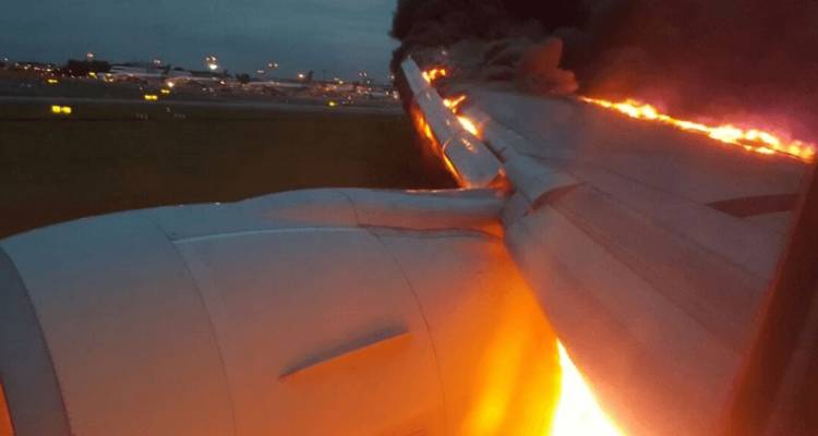 Singapore Airlines PLANE Bursts Into Flames on the Runway | Secret Flying Singapore Airlines PLANE Bursts Into Flames on the Runway | Secret Flying