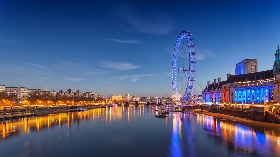 Barcelona, Spain to London, UK for only €33 roundtrip