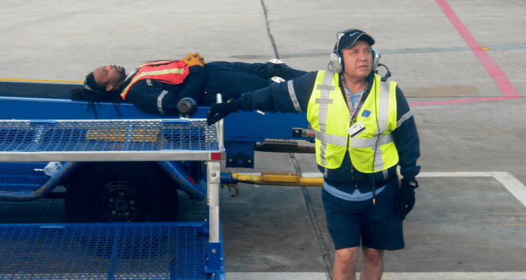 Baggage handler trapped in cargo hold during United Airlines flight | Secret Flying