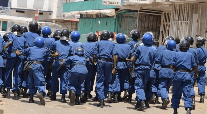 Tourists urged to flee Gambia amid civil war fears
