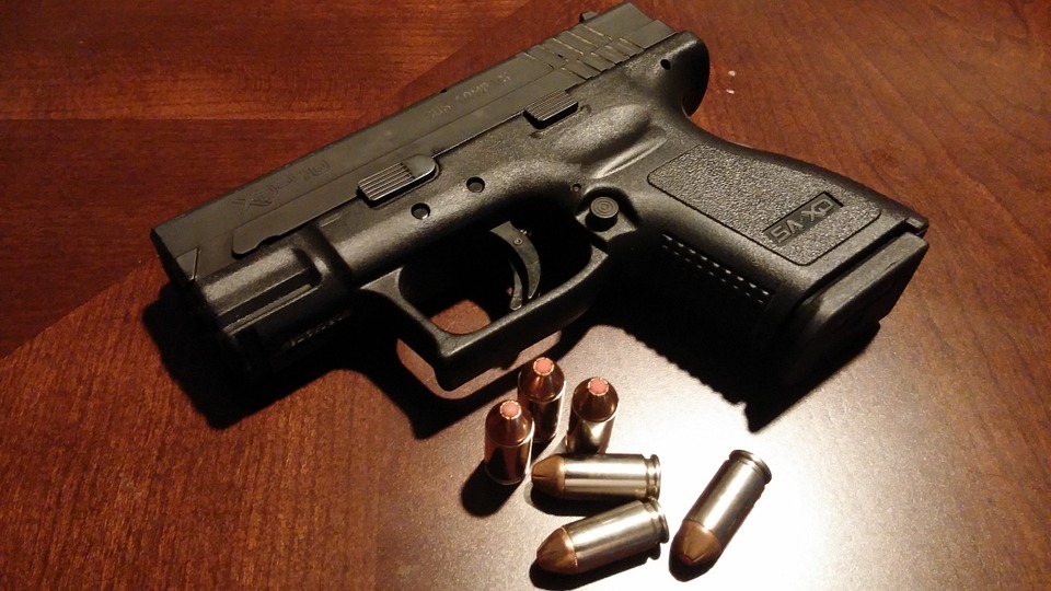 TSA fail to spot a gun in carry-on bag at LAX airport
