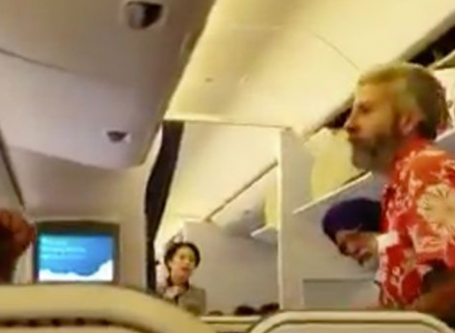 VIDEO: Two men violently brawl on a flight from Tokyo to Los Angeles | Secret Flying