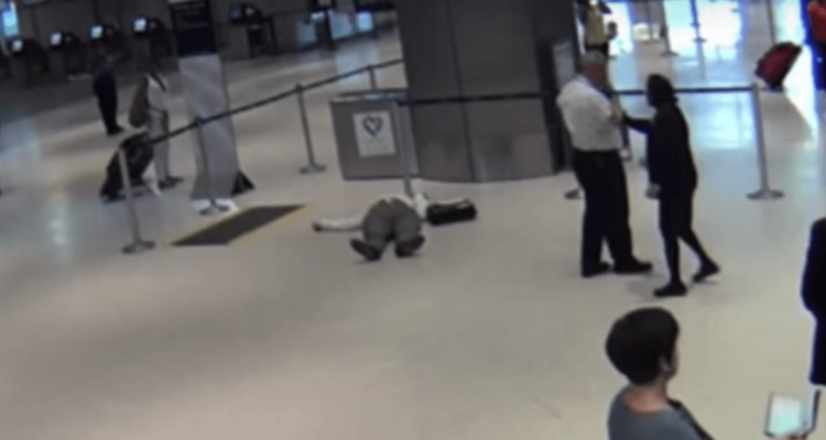VIDEO: United Airlines employee pushes 71-year old passenger to the ground | Secret Flying