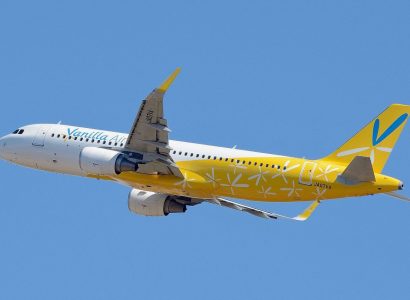 Japanese airline forces disabled passenger to crawl up stairs to board plane | Secret Flying