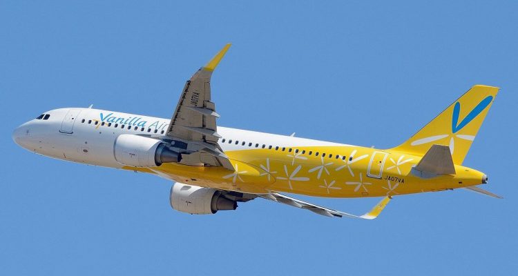 Japanese airline forces disabled passenger to crawl up stairs to board plane | Secret Flying