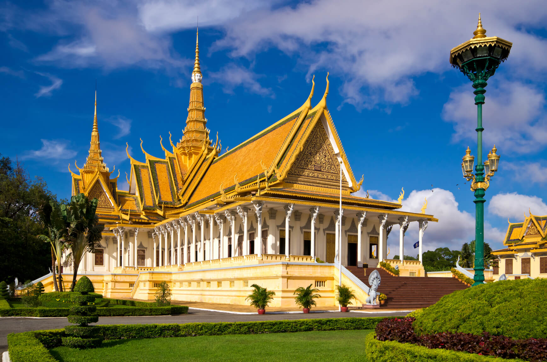 Brussels, Belgium to Phnom Penh, Cambodia for only €487 roundtrip