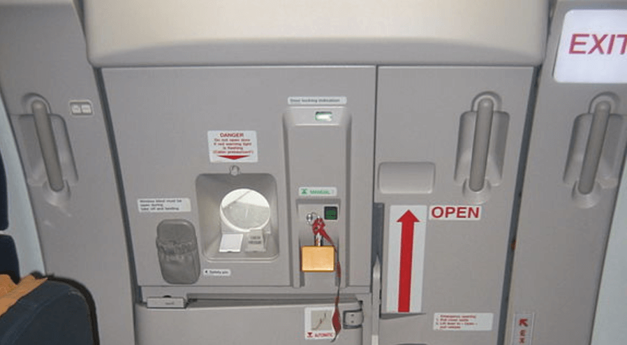 Teenager opens emergency door and slides down wing in San Francisco