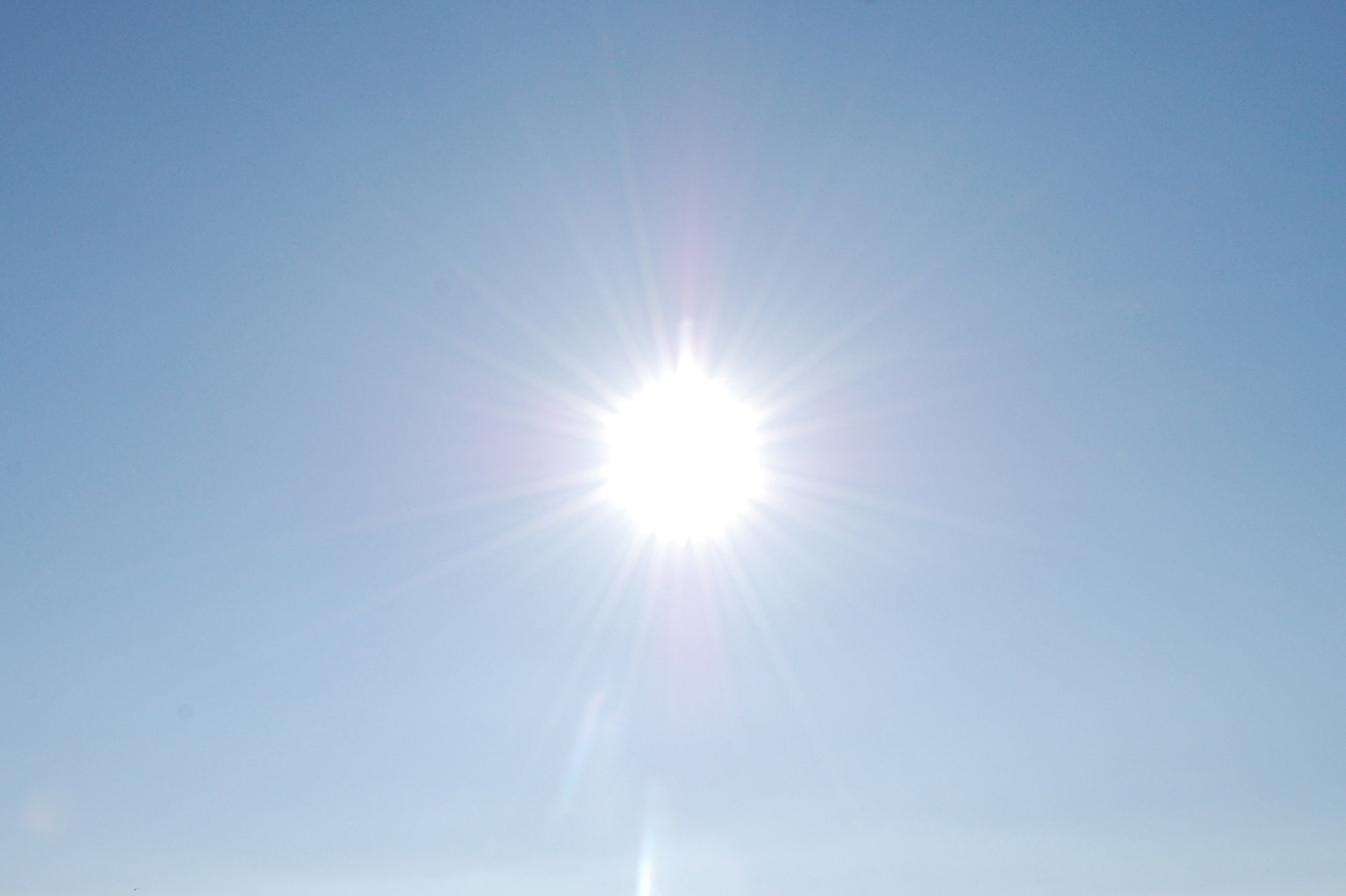 Health warnings as Europe heatwave hits 43C