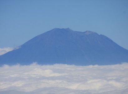 Thousands stranded as Bali’s Mount Agung volcano erupts | Secret Flying