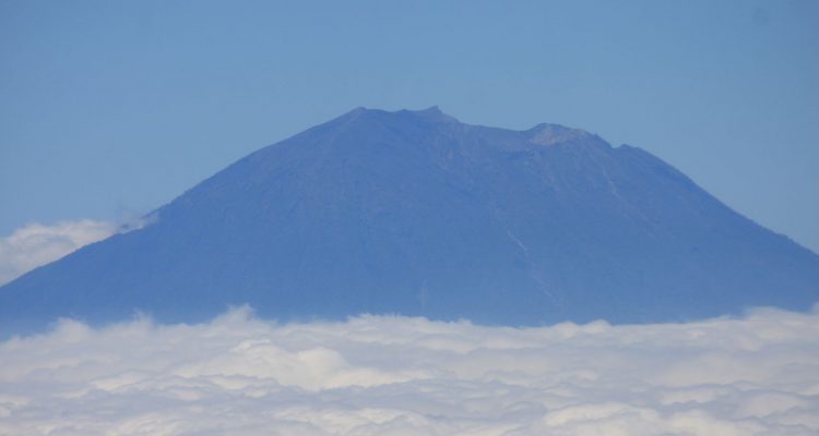 Thousands stranded as Bali’s Mount Agung volcano erupts | Secret Flying Thousands stranded as Bali’s Mount Agung volcano erupts | Secret Flying