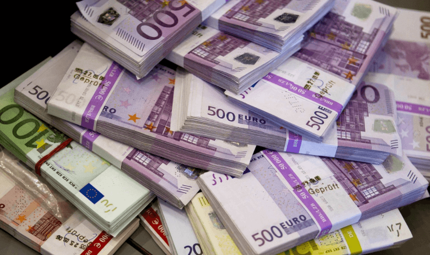 Homeless man helps himself to $355,000 in Paris Charles de Gaulle Airport after leaning on an unlocked door