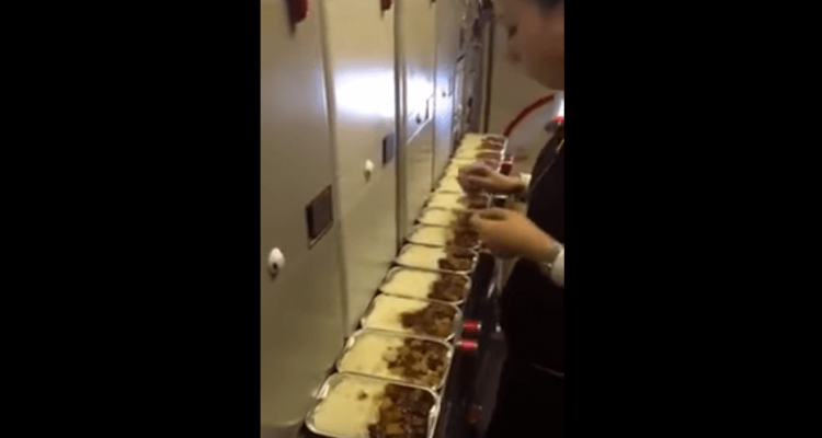 VIDEO: Chinese flight attendant suspended after eating leftover flight meals | Secret Flying VIDEO: Chinese flight attendant suspended after eating leftover flight meals | Secret Flying