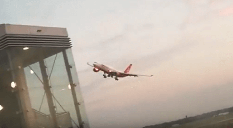 VIDEO: Air Berlin pilot cleared over final flyby stunt