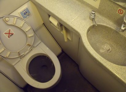 Delta flight makes emergency bathroom stop after toilets malfunction | Secret Flying
