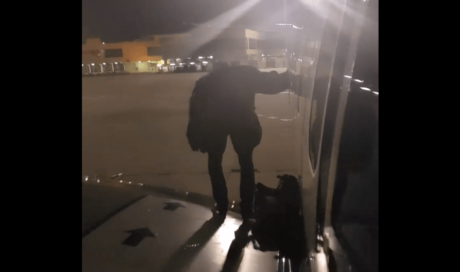VIDEO: Impatient Ryanair passenger takes the emergency exit after Malaga flight delay