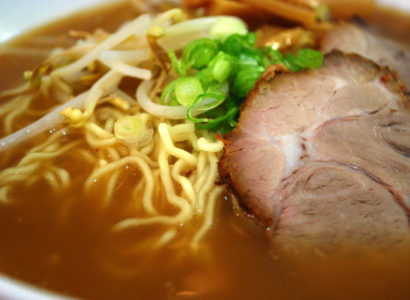 Flight attendant ordered to pay model $101,000 for spilling boiling hot noodle soup on her private parts | Secret Flying