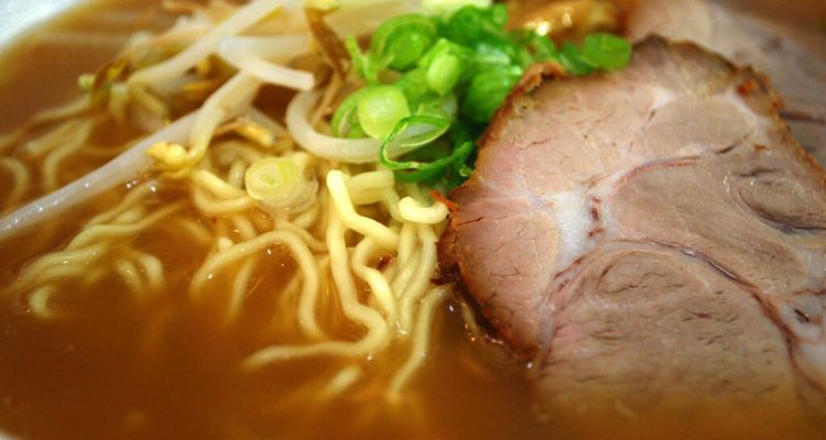 Flight attendant ordered to pay model $101,000 for spilling boiling hot noodle soup on her private parts | Secret Flying