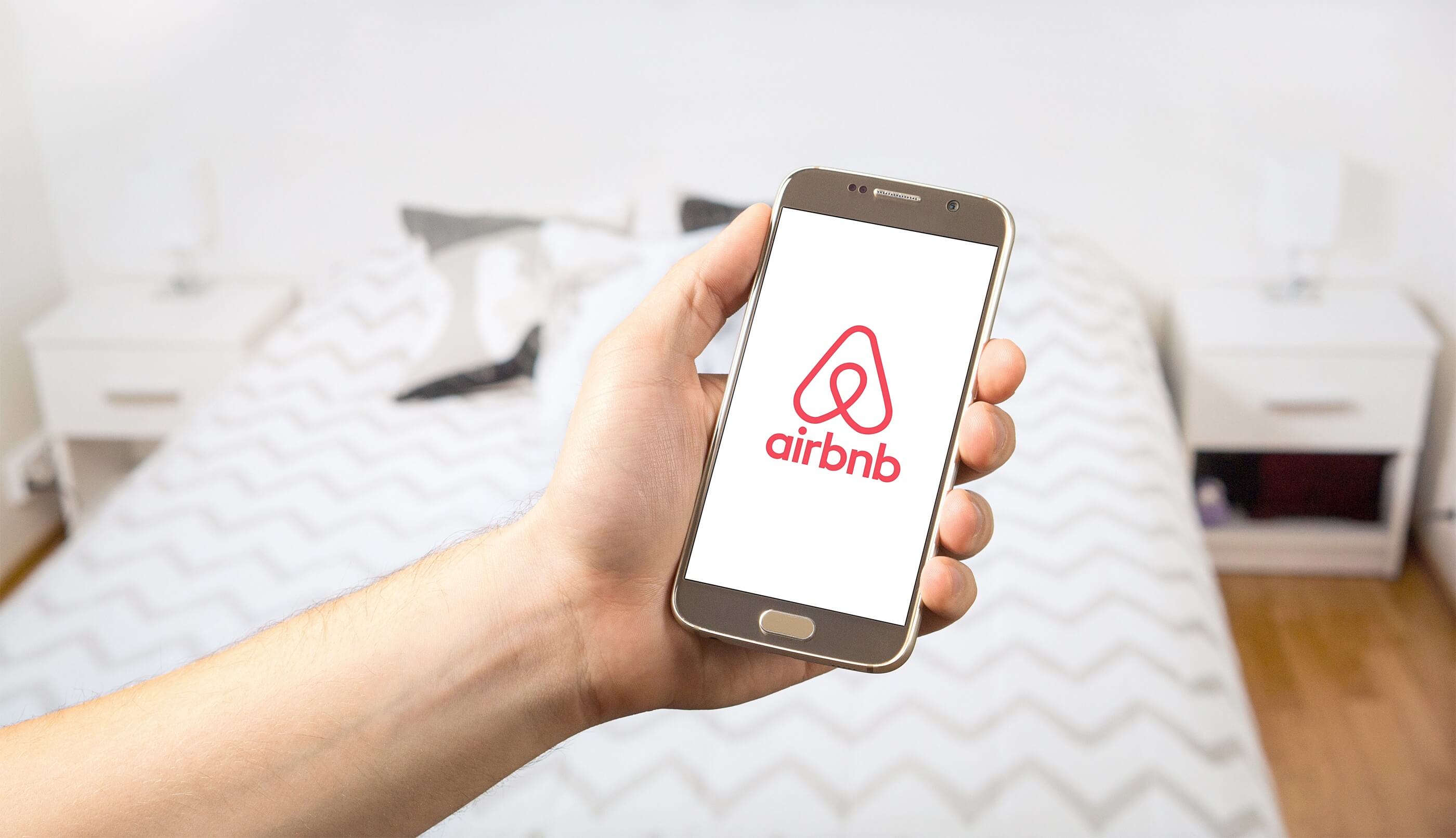 Airbnb plans to launch an airline