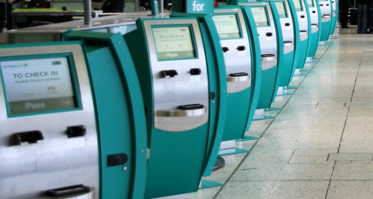 Airport check-in screens have over 1,000x more germs than toilet seats | Secret Flying