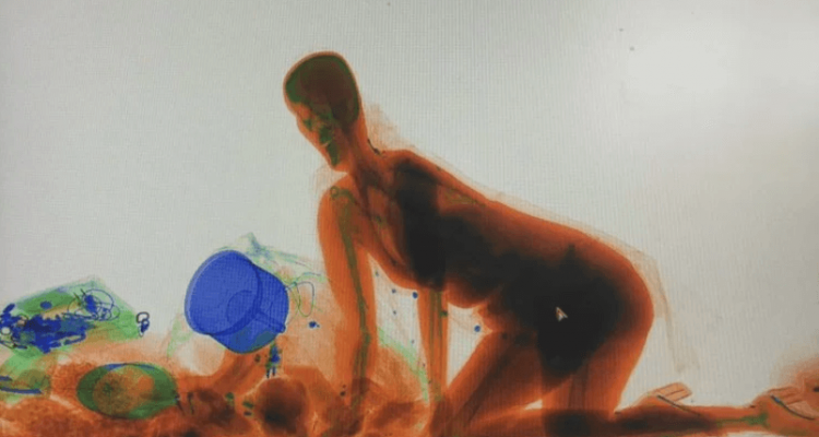 VIDEO: Chinese woman climbs through X-ray machine to ensure her handbag isn’t stolen | Secret Flying VIDEO: Chinese woman climbs through X-ray machine to ensure her handbag isn’t stolen | Secret Flying