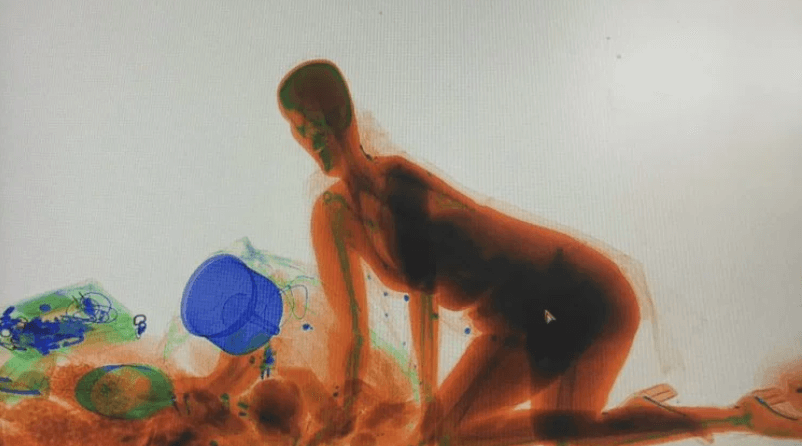 VIDEO: Chinese woman climbs through X-ray machine to ensure her handbag isn’t stolen