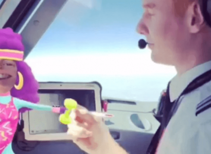 EasyJet suspends pilots who played Snapchat game at 30,000ft during flight | Secret Flying