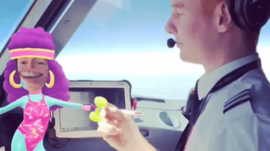 EasyJet suspends pilots who played Snapchat game at 30,000ft during flight