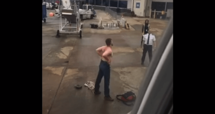 VIDEO: Shirtless passenger tries to fight ground crew on tarmac at Charlotte airport | Secret Flying VIDEO: Shirtless passenger tries to fight ground crew on tarmac at Charlotte airport | Secret Flying