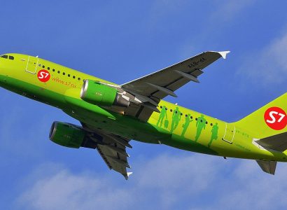 VIDEO: Passengers overpower man on Russian plane for allegedly sexually assaulting a woman and attacking a baby | Secret Flying