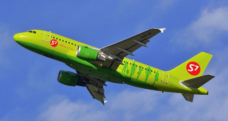 VIDEO: Passengers overpower man on Russian plane for allegedly sexually assaulting a woman and attacking a baby | Secret Flying