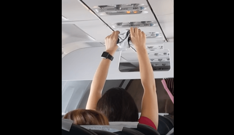VIDEO: Woman uses overhead air vents on plane to dry her underwear