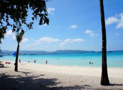Philippines shuts down ‘cesspool’ tourist island of Boracay | Secret Flying