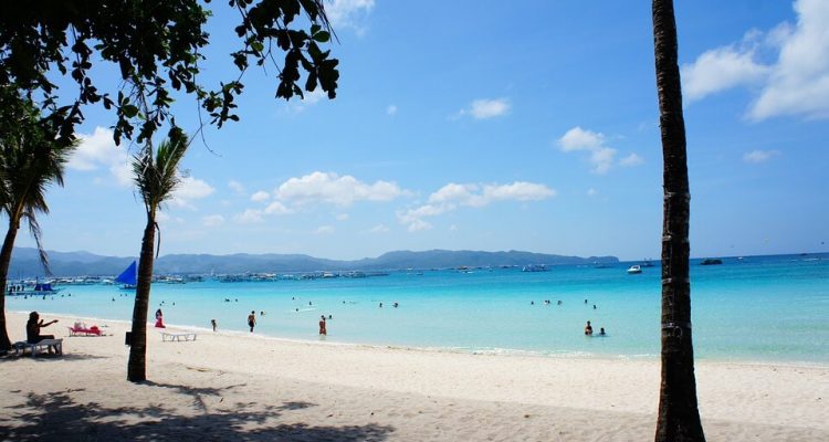 Philippines shuts down ‘cesspool’ tourist island of Boracay | Secret Flying Philippines shuts down ‘cesspool’ tourist island of Boracay | Secret Flying