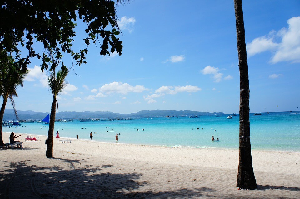 Philippines shuts down ‘cesspool’ tourist island of Boracay