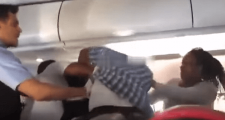 VIDEO: Drunk American Airlines passenger arrested after brawling when he wasn’t served more beer | Secret Flying VIDEO: Drunk American Airlines passenger arrested after brawling when he wasn’t served more beer | Secret Flying