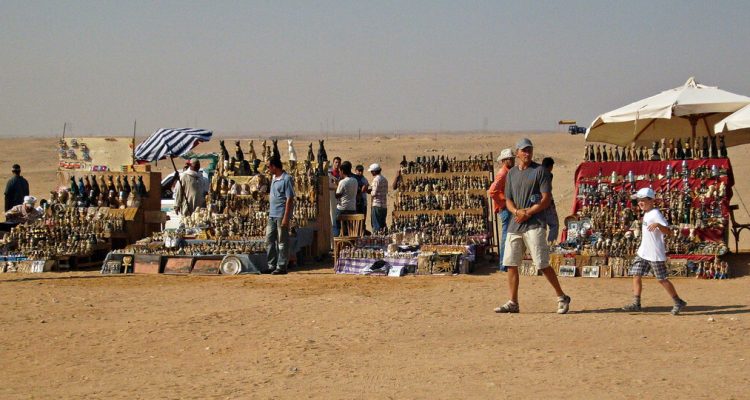 Egypt to fine its own traders $560 USD for harassing tourists | Secret Flying Egypt to fine its own traders $560 USD for harassing tourists | Secret Flying