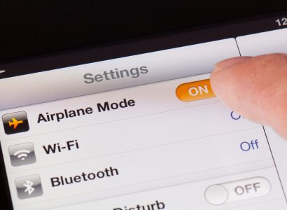 VIDEO: Passengers kicked off plane over ‘airplane mode’ dispute | Secret Flying