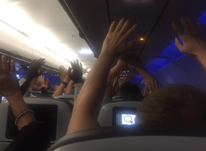 Police storm JetBlue plane after radio glitch triggers hijack alarm | Secret Flying