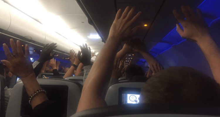 Police storm JetBlue plane after radio glitch triggers hijack alarm | Secret Flying Police storm JetBlue plane after radio glitch triggers hijack alarm | Secret Flying