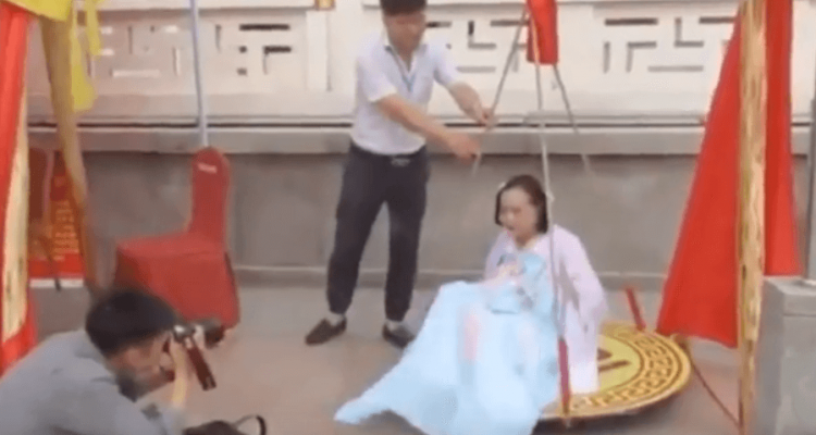 VIDEO: Chinese theme park grants free entry to heavier women | Secret Flying VIDEO: Chinese theme park grants free entry to heavier women | Secret Flying