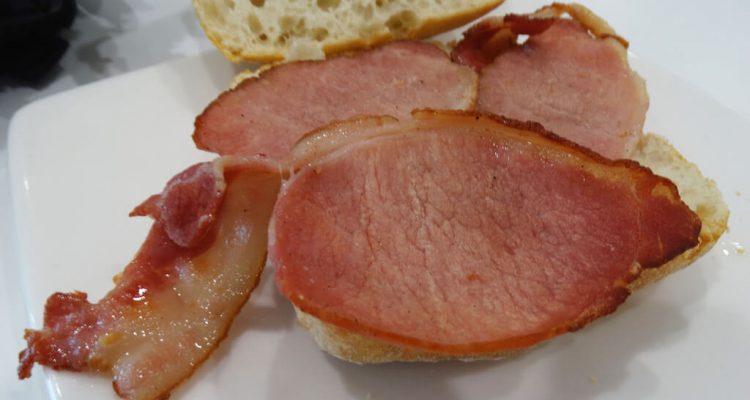 Passenger fined over bacon roll rage on TUI flight | Secret Flying