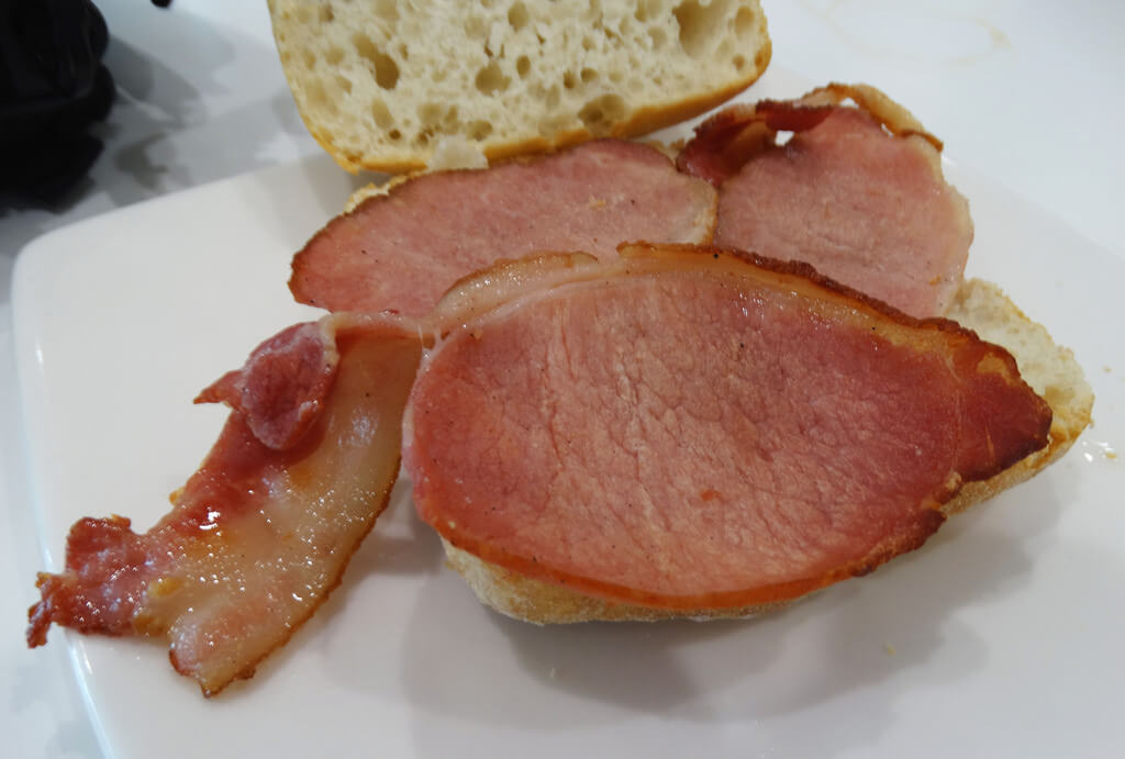 Passenger fined over bacon roll rage on TUI flight