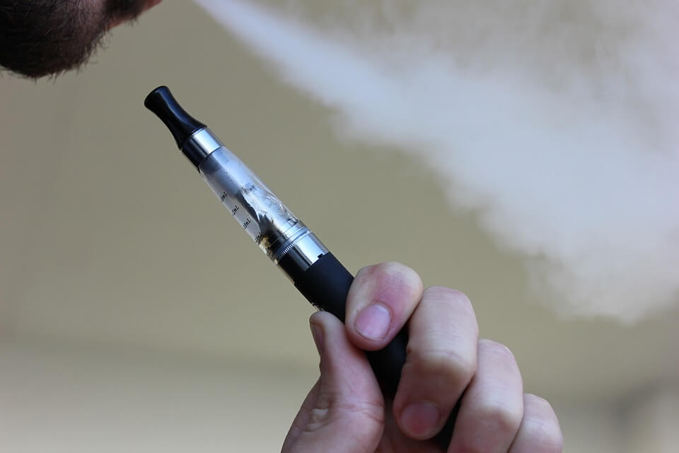 Pilot ‘smoking e-cigarette’ caused Air China flight to suddenly plunge