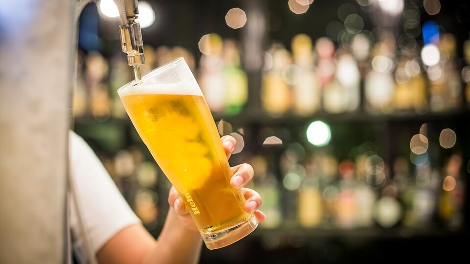 British government considering early morning alcohol ban in airports