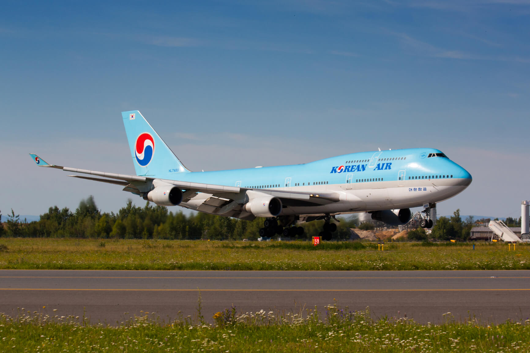 VIDEO: Economy class woman dragged off Korean Air flight after sitting in business class and refusing to budge
