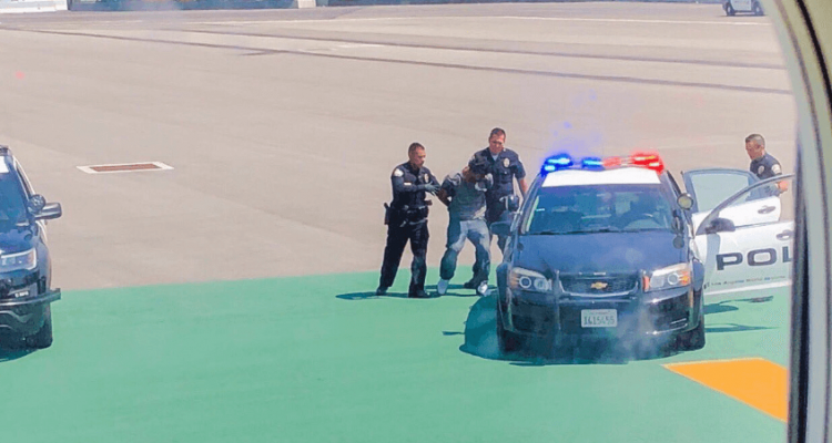 Man arrested at LAX after jumping fence and doing push-ups on runway | Secret Flying Man arrested at LAX after jumping fence and doing push-ups on runway | Secret Flying
