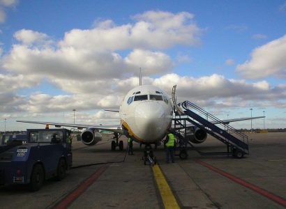 Man charged for chasing plane on Dublin Airport tarmac after missing his flight | Secret Flying