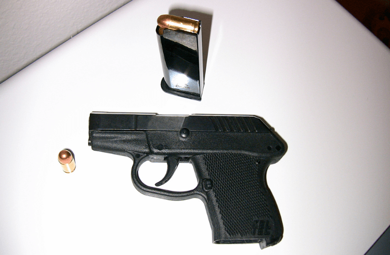 Pilot arrested at Florida airport with loaded gun in carry-on