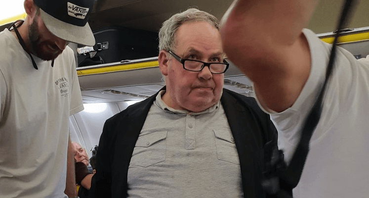 VIDEO: Ryanair criticised for inaction over racist incident on plane | Secret Flying VIDEO: Ryanair criticised for inaction over racist incident on plane | Secret Flying